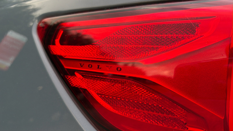 Volvo Xc40 2.0 B4P Plus Dark 5dr AWD Auto Petrol Estate